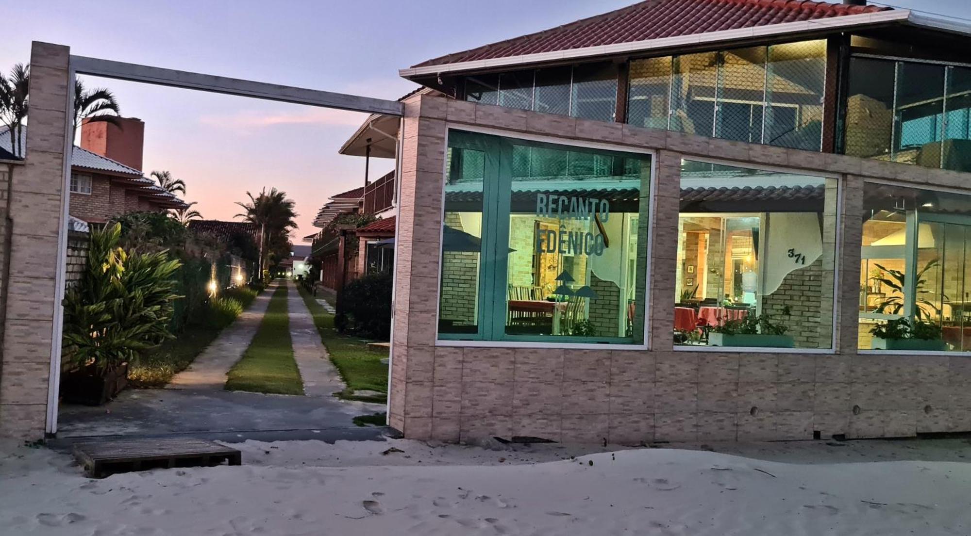 Pousada Recanto Edenico - A Beira Mar Da Praia Ponta Do Papagaio, Palhoca Sc Exterior foto